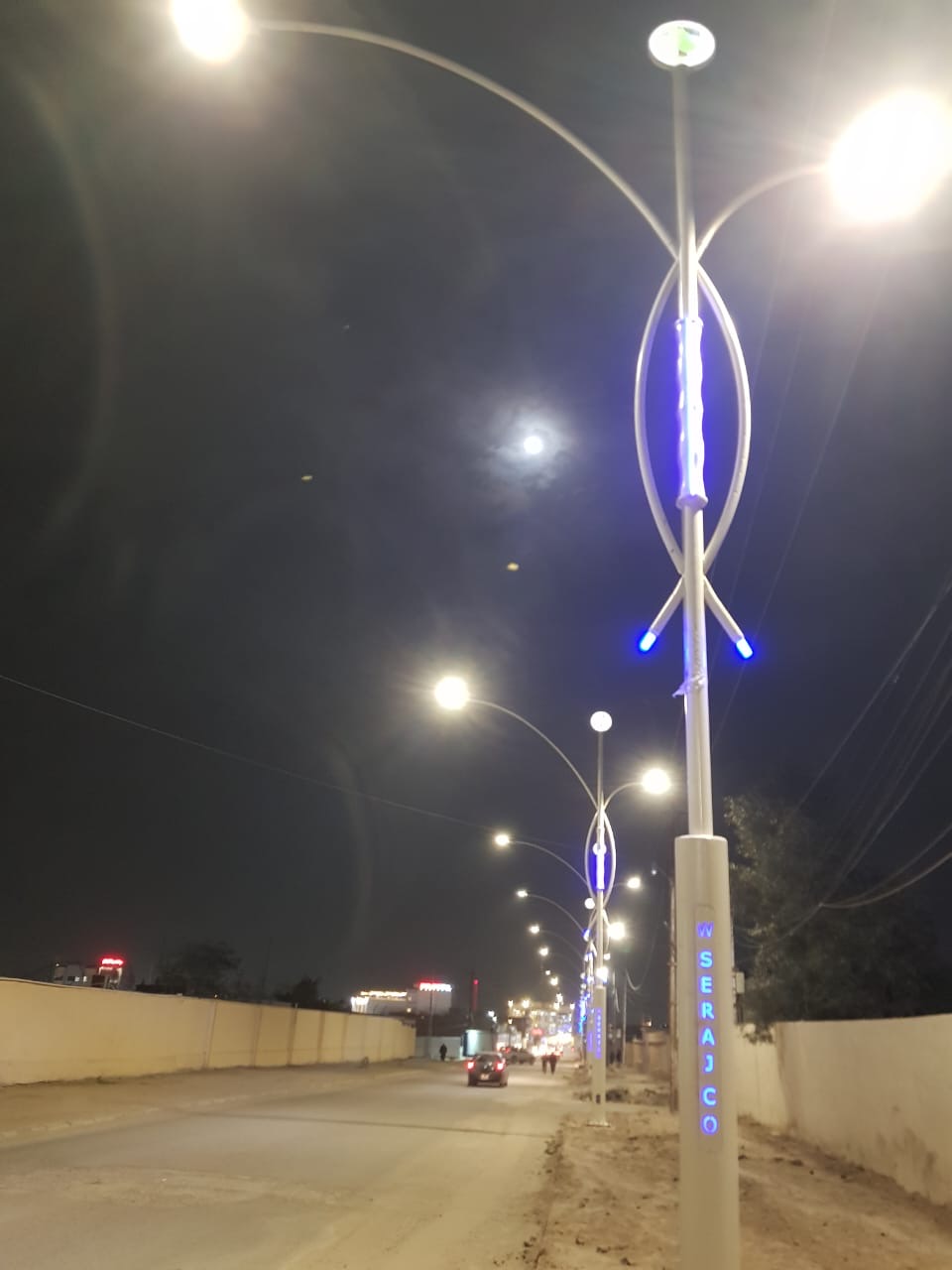 انارة الطريق الرابط بين شارع المستودع المول الكبير وشارع المعارض في الرمادي